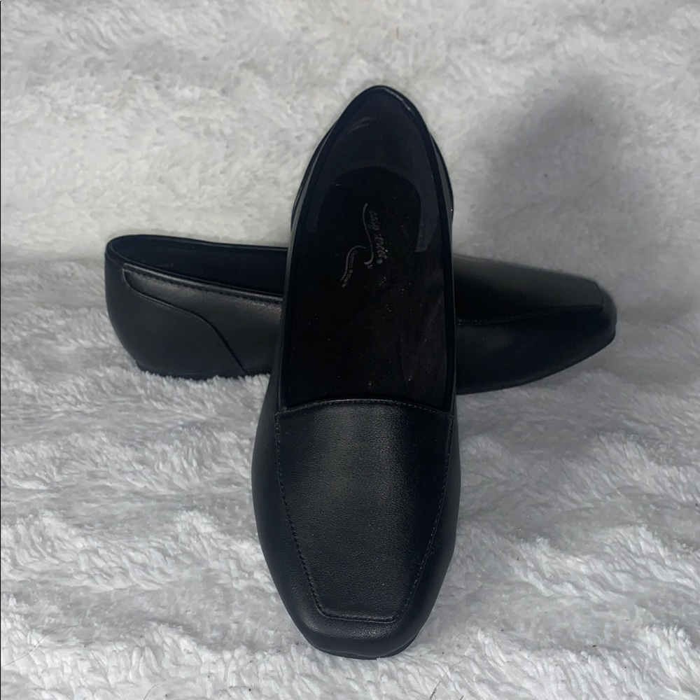 NWOT Easy Street Black Flats Sleek Minimalist Design